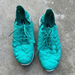 Nike Women’s size 8.5 | basket weave |